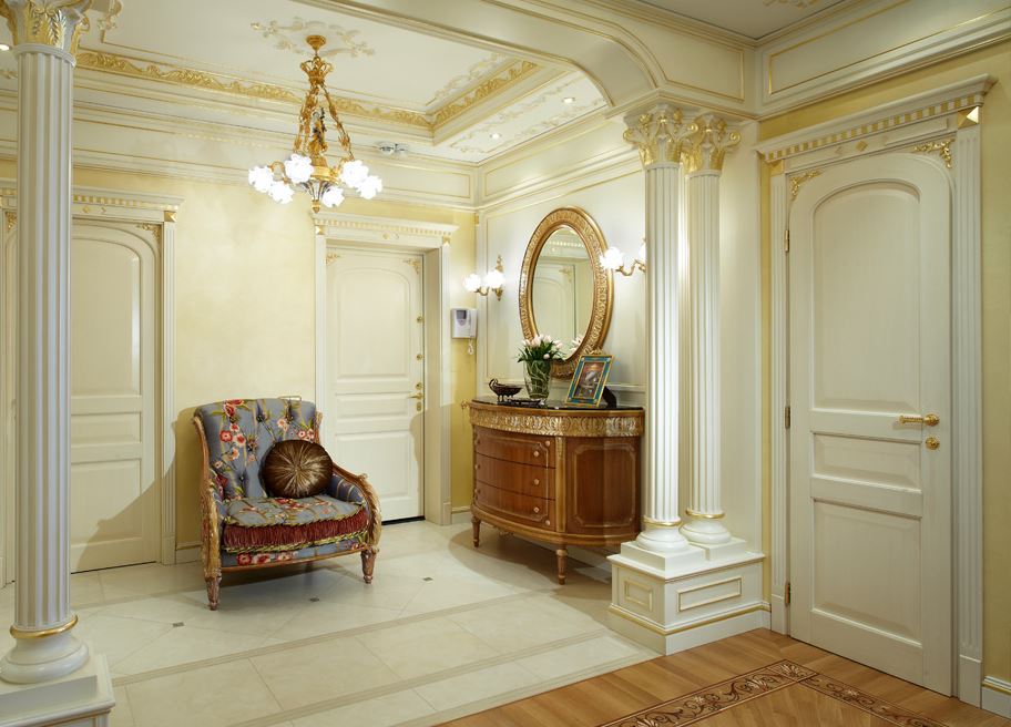 Spacious hall in classic style