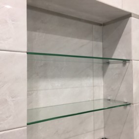 options de tablettes de salle de bain en verre