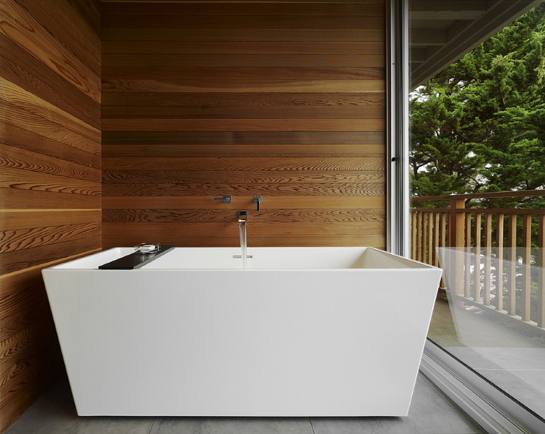 indoor acrylic bathtub with panoramic window