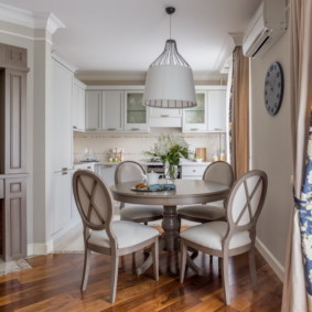 table sur une jambe pour la décoration photo de la cuisine