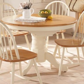 table sur une jambe pour la cuisine