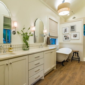 Salle de bain spacieuse pour une grande famille