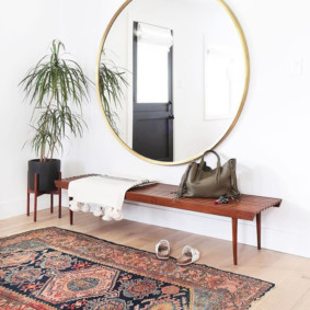 miroir dans le couloir par le feng shui