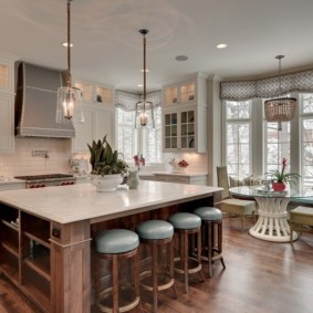 Kitchen-living room with bay window in a private house