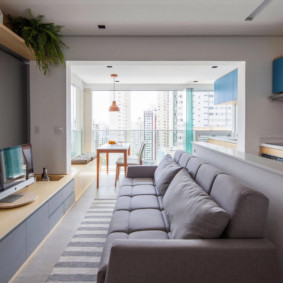 Chambre étroite avec mobilier gris