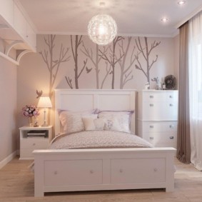 Petite chambre dans un style moderne