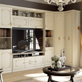 Armoire d'angle de style classique