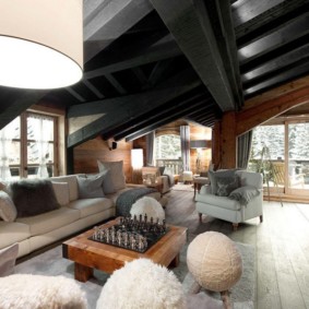 vue sur le salon de style chalet