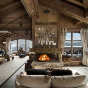 Vue du salon de style chalet photo