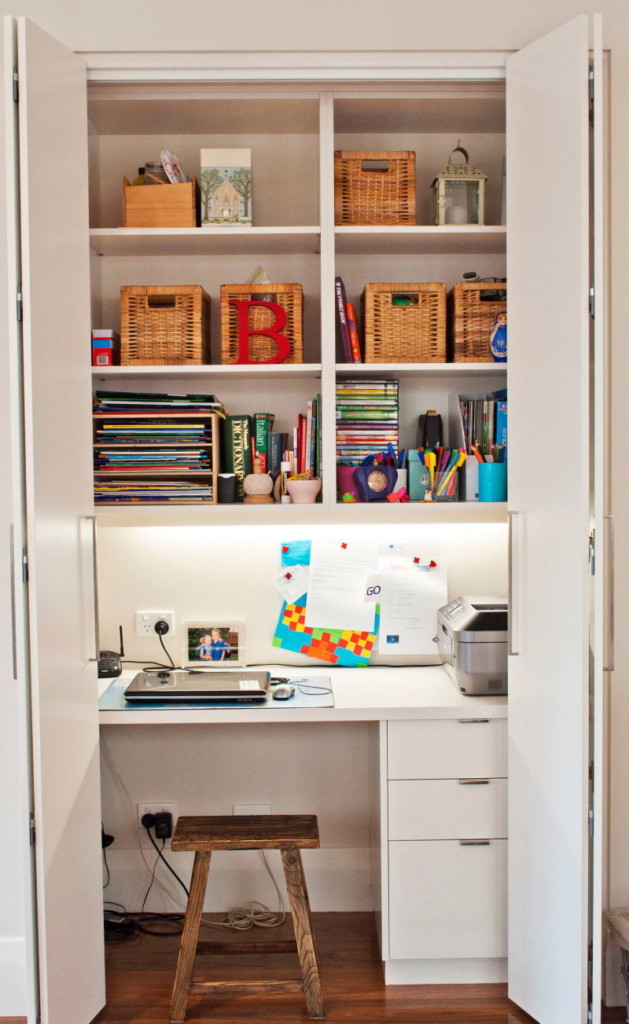 Armoire dans un studio d'une superficie de 37 m²