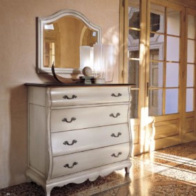 commode avec miroir pour photo d'intérieur de chambre