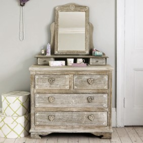 commode avec miroir pour des idées d'intérieur de chambre à coucher