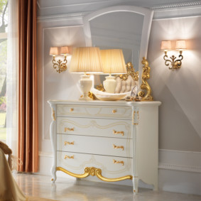 commode avec miroir pour une chambre