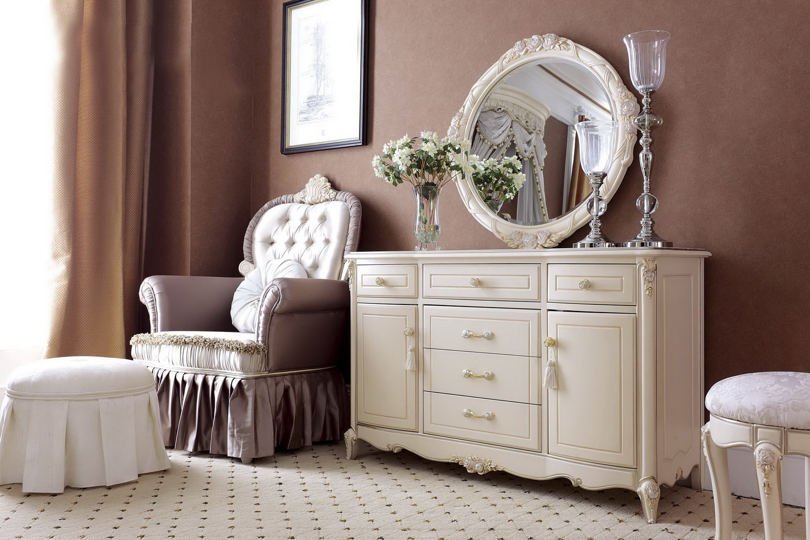 commode avec un miroir dans la conception de la photo de la chambre