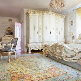 Baroque bedroom carpet