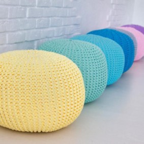 chaise pouf pour une photo enfant d'un intérieur