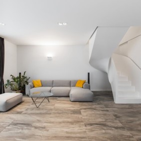 appartement aux couleurs vives et des idées intérieures de style moderne