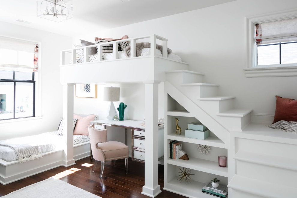 Intérieur de chambre d'enfant pour deux en blanc