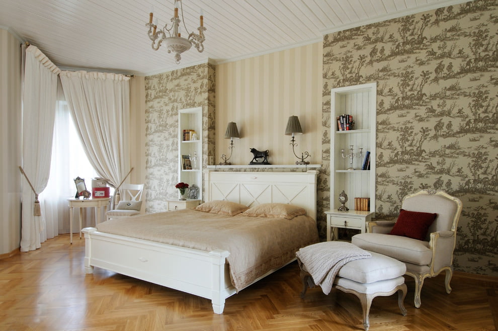 Mobilier classique dans la grande chambre