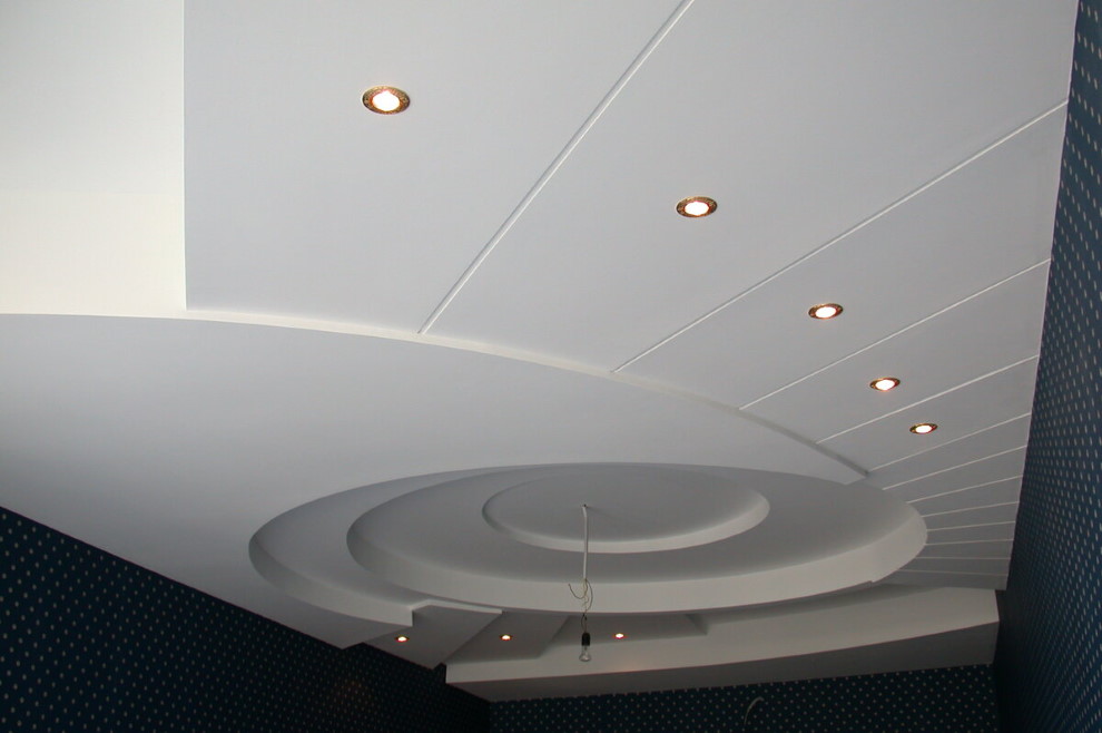 Spots en PVC au plafond