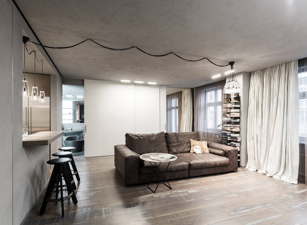 Câblage ouvert sur le plafond de style loft