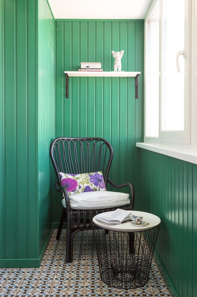 Doublure verte sur un balcon vitré