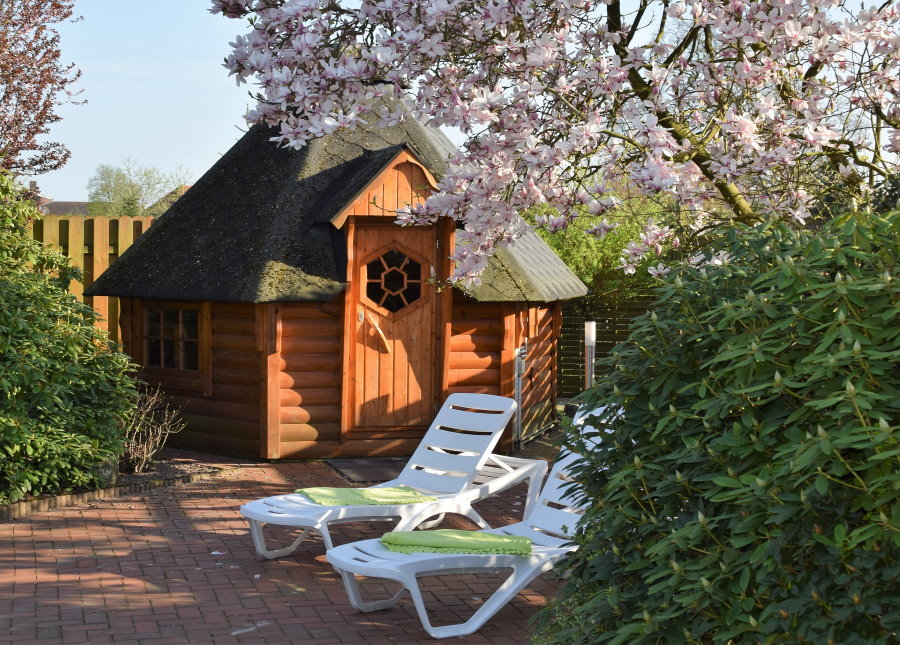 Baignoire compacte dans le coin du chalet