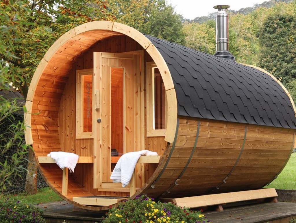 Baignoire en bois en forme de tonneau