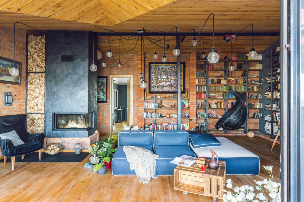 Lichte houten vloer in een loft-stijl kamer