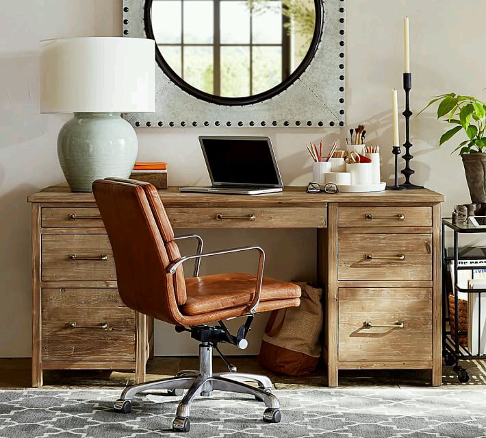 Modèle en bois d'un bureau pour la maison et le bureau