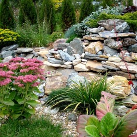 Petite cascade en pierre naturelle