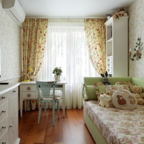 Intérieur de chambre classique pour une fille