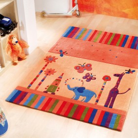 Tapis rectangulaire avec dessins d'enfants