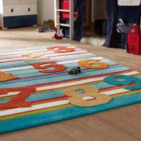 Tapis enfant avec numéros cousus