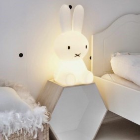 Lapin de nuit pour un petit enfant