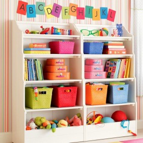 Stockage de jouets dans une chambre d'enfant