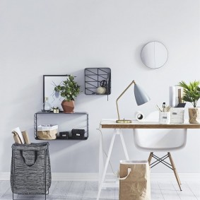 Bureau à domicile d'une jeune fille