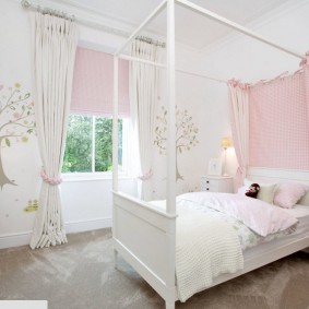 Pink roller blind