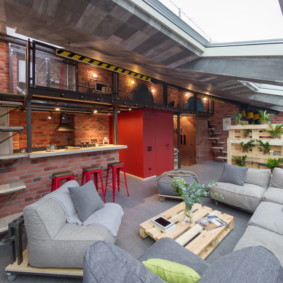 Loft in het interieur van de zolder