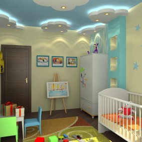 Nuages ​​illuminés au plafond d'une chambre pour un enfant