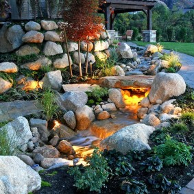 Natural stone in landscaping