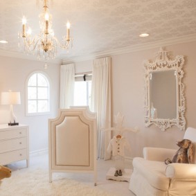 Chambre lumineuse dans un style classique