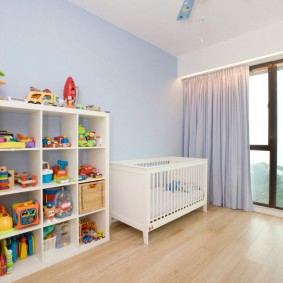 Rack bas avec jouets pour enfants