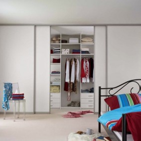 Spacious wardrobe in the entire wall of the children's room