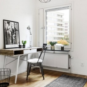 Table console dans un bureau de style scandinave