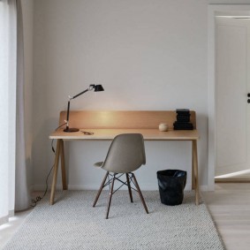 Bureau à domicile minimaliste