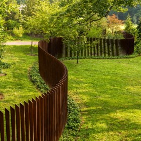 Clôture d'enroulement de planches de bois