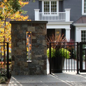 Porte d'entrée en métal