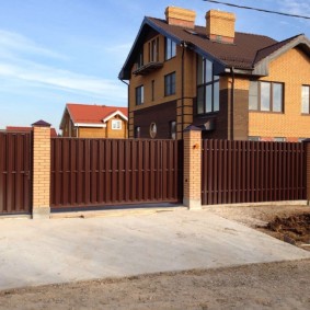 Concrete site at the entrance to the house