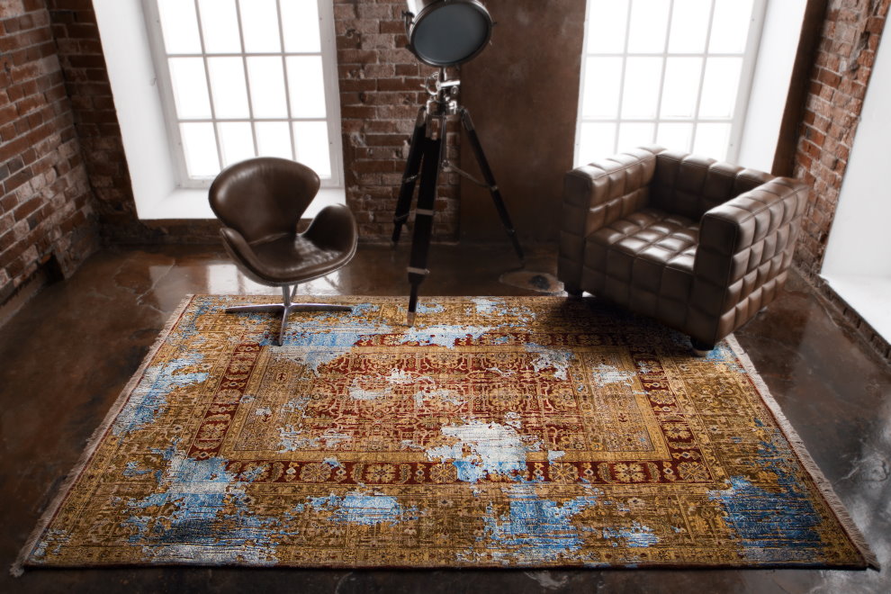 Fauteuil en cuir à côté d'un tapis de style loft